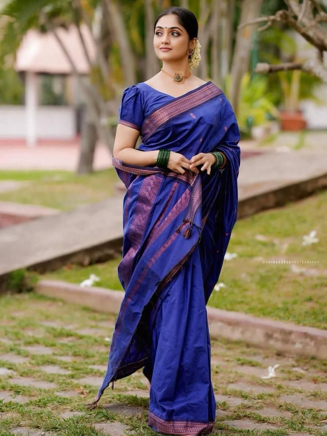 Zenophily Floral Woven Design Kanjivaram Pure Silk Saree-picture-14