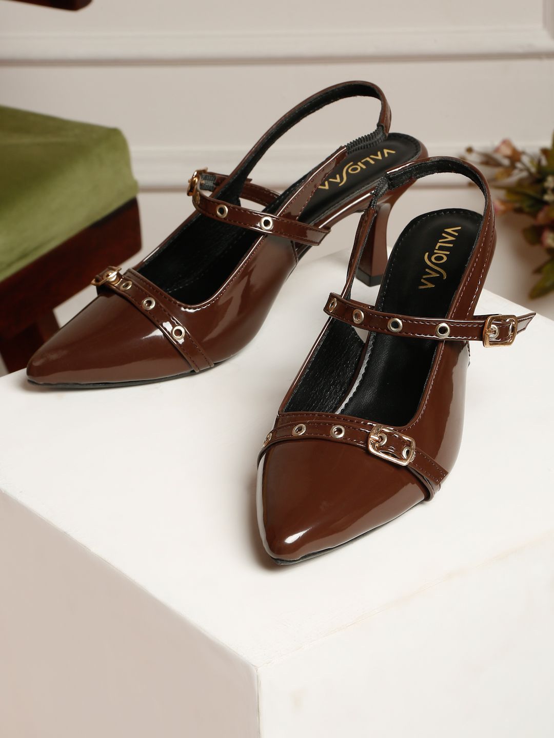 VALIOSAA Slim Heeled Pumps with Buckles-picture-40