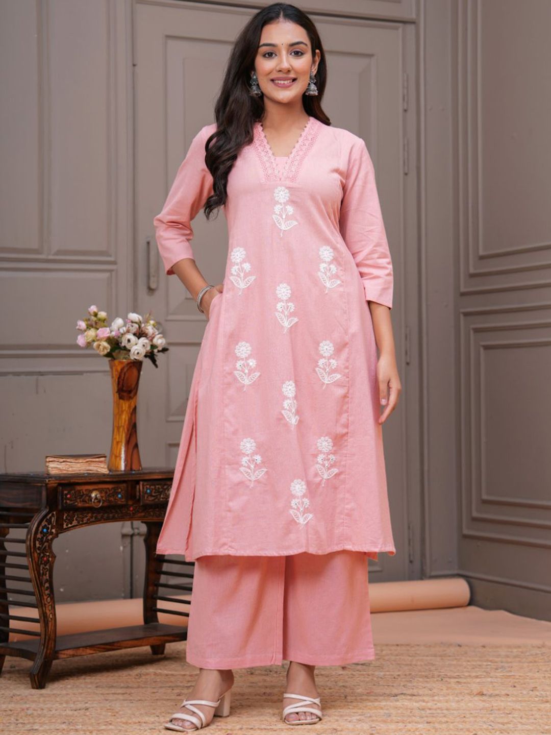 CRENOL THREADS Women Floral Embroidered Thread Work Pure Cotton Kurta with Trousers