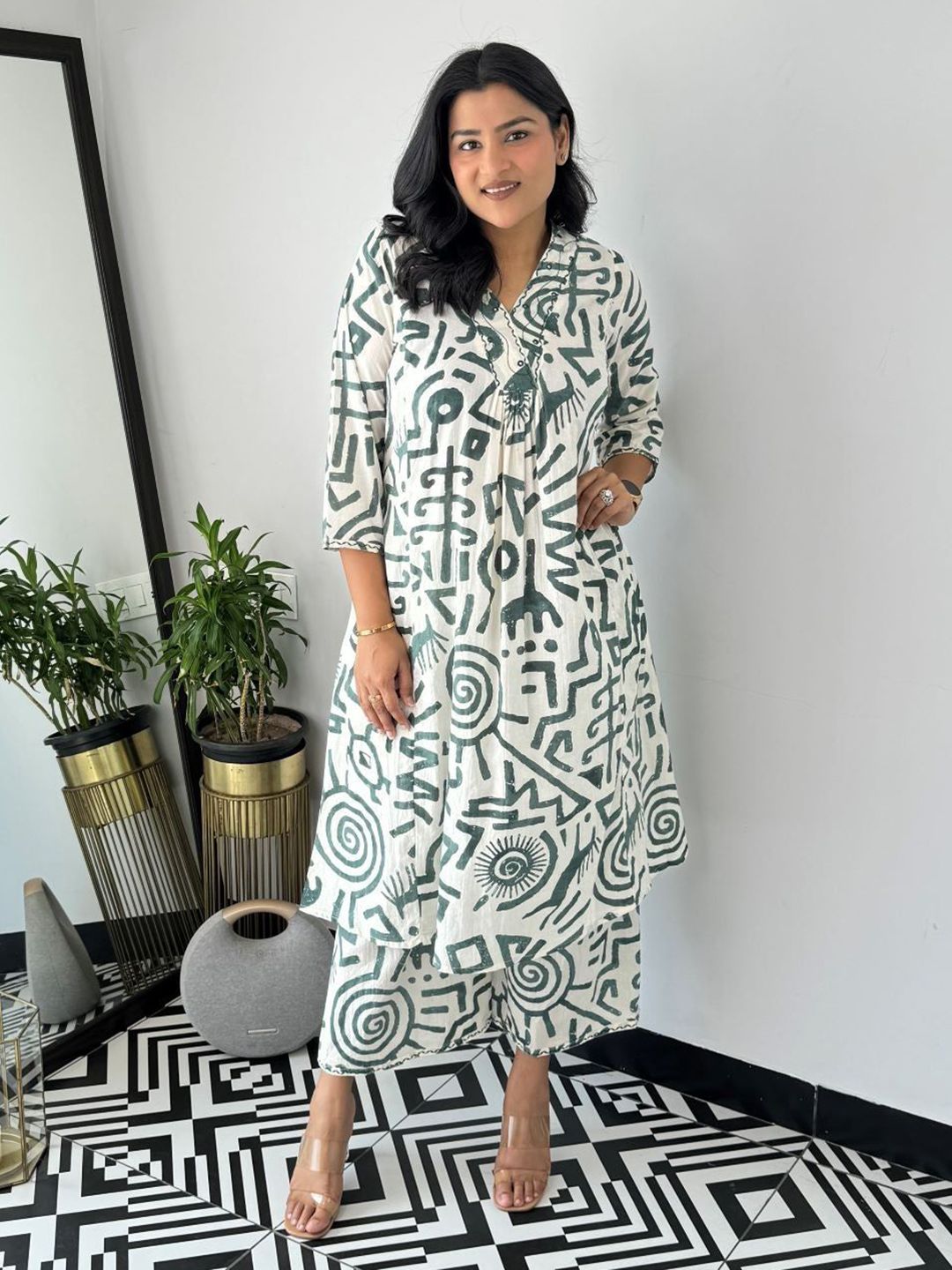 Pinly Women Tribal Printed Pleated Thread Work Pure Cotton Kurta with Palazzos
