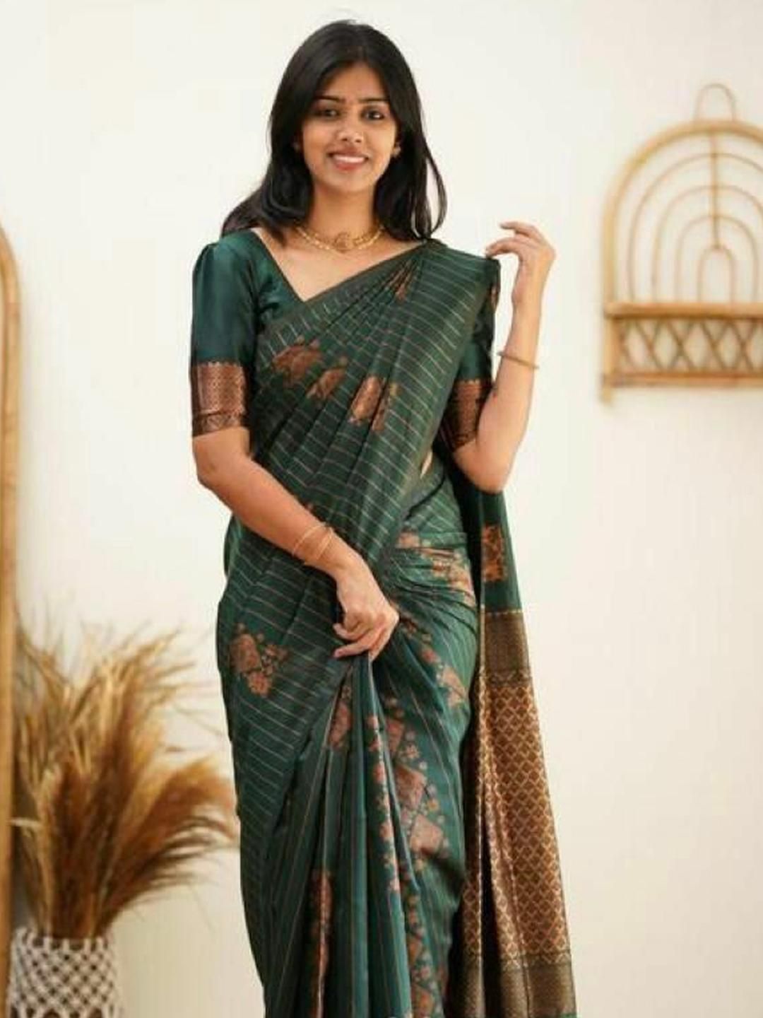 Zenophily Green Women Solid Kanjivaram Jacquard Saree-picture-20