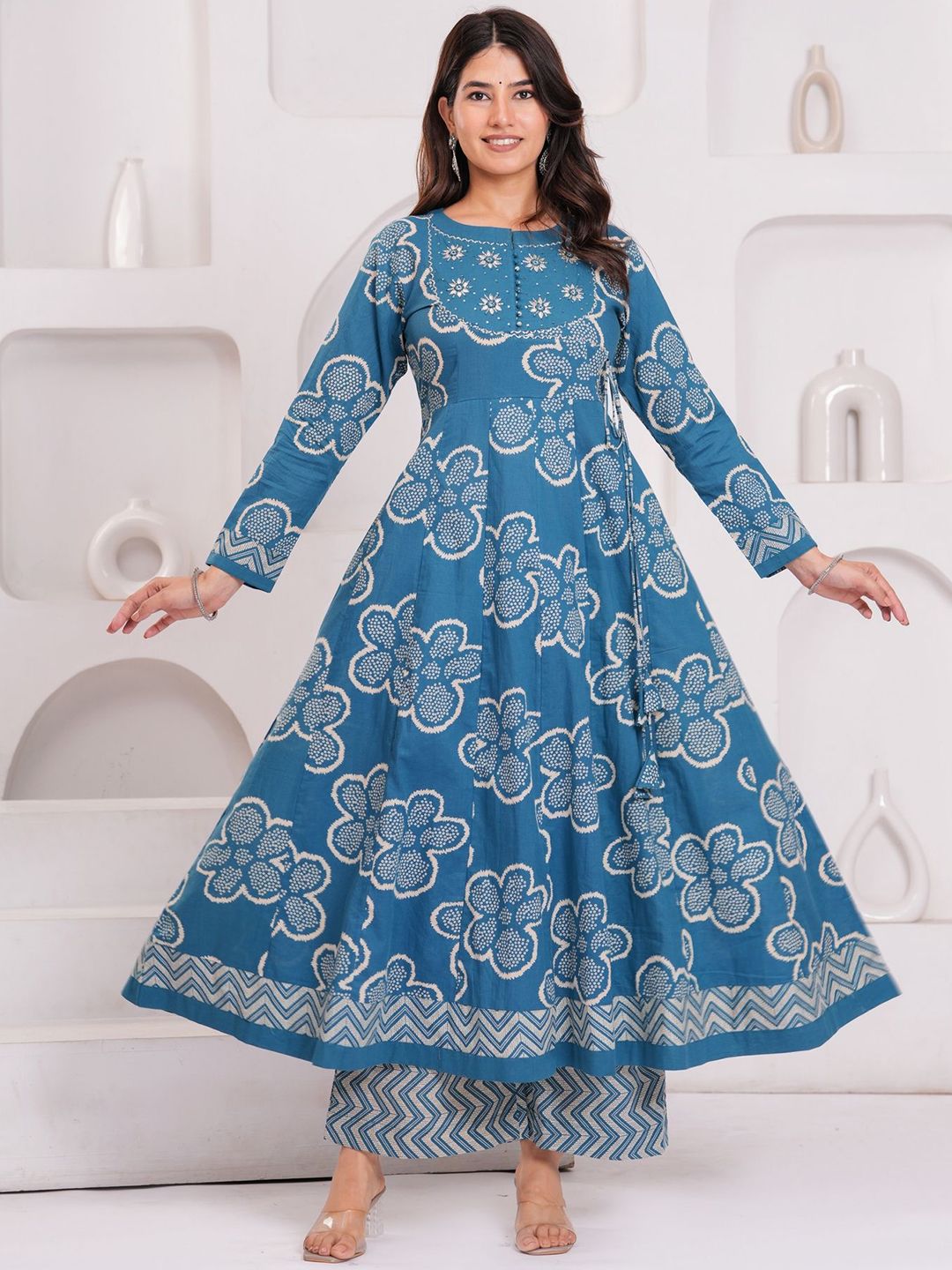 Kanahari Women Floral Printed Regular Kantha Work Pure Cotton Kurta with Trousers