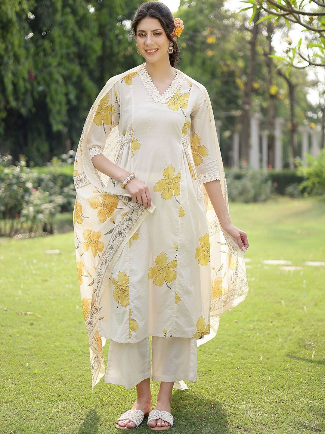 Stylum Women Floral Printed Regular Sequinned Pure Cotton Kurta with Trousers & Dupatta