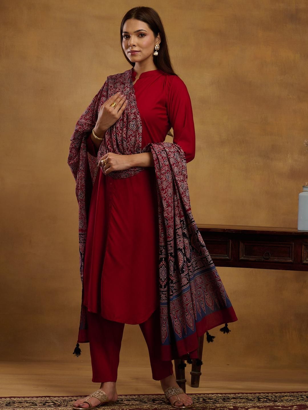 Sangria Women Maroon Viscose Rayon Kurta Sets