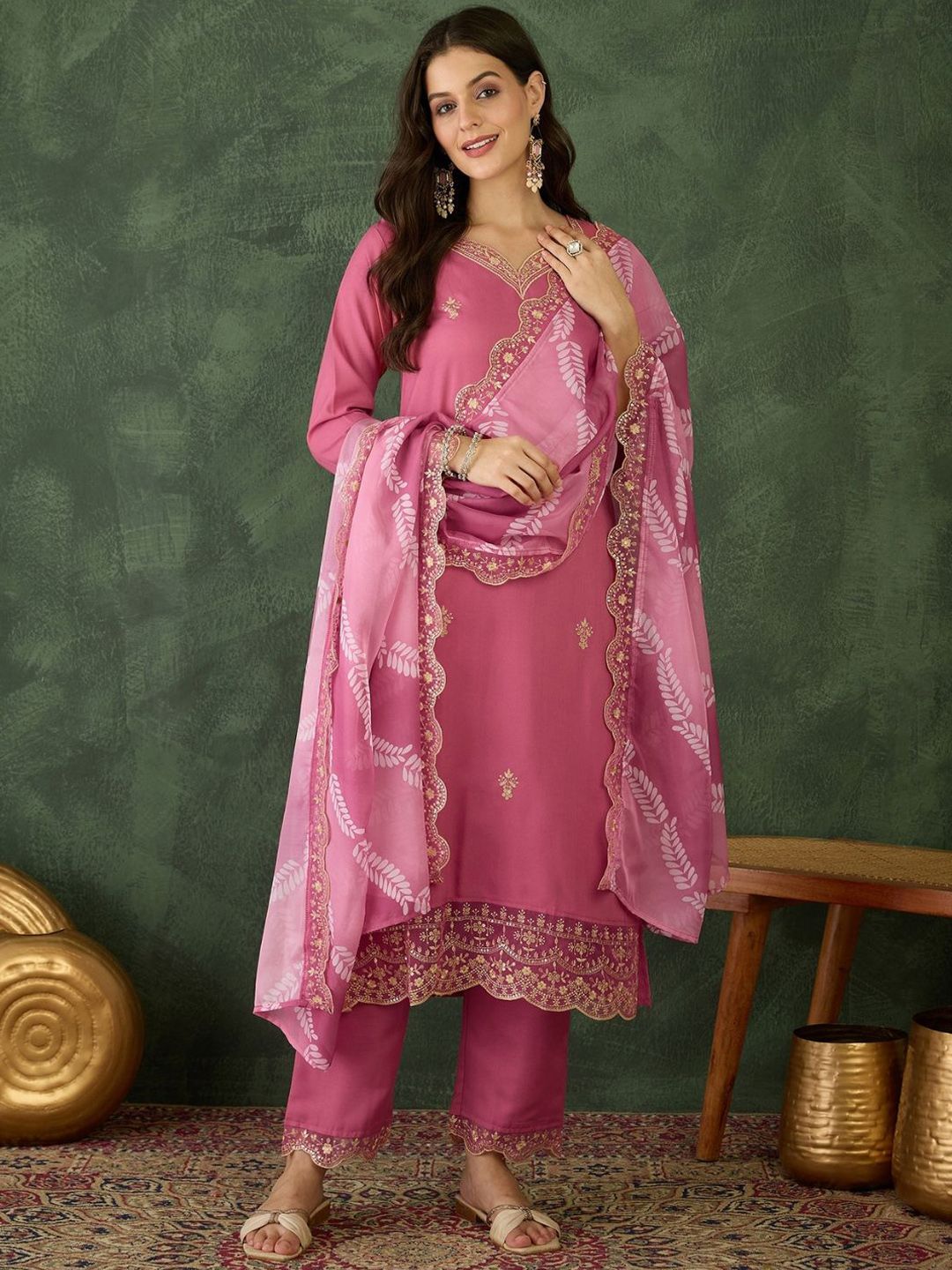 Navlik Floral Embroidered V-Neck Thread Work Kurta With Trousers And Dupatta