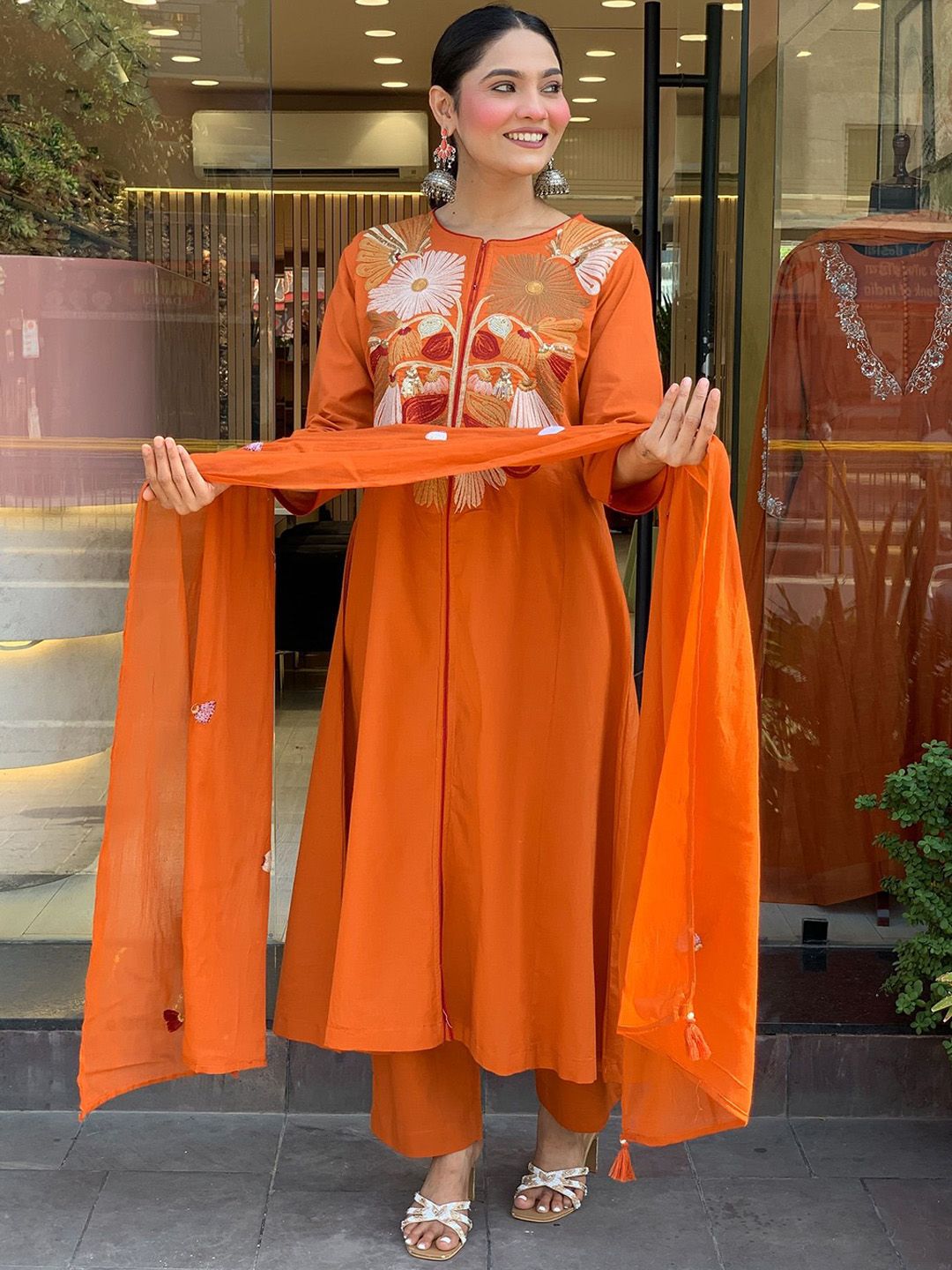 Women Floral Emboridered Regular Chanderi Silk Kurta with Trousers & Dupatta