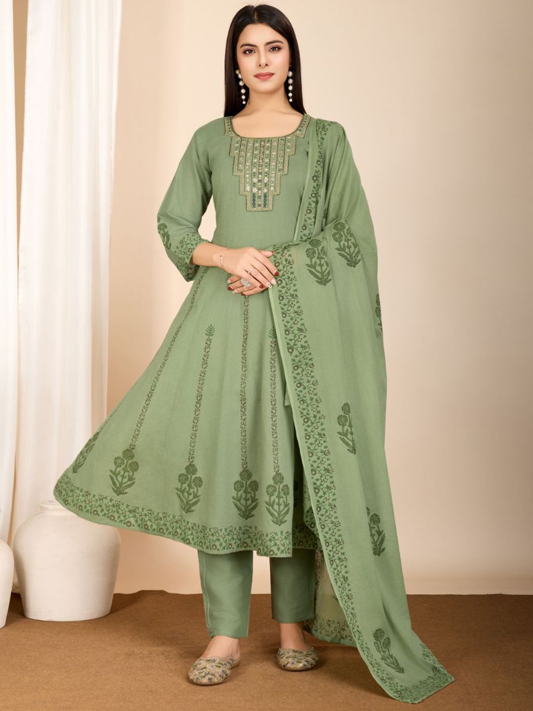 GRISHU COLLECTION Women Embroidered Empire Thread Work Kurta with Trousers & Dupatta