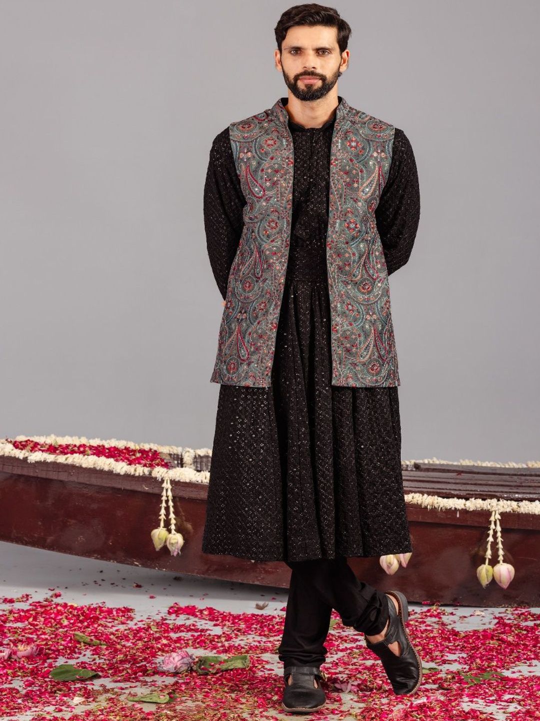 KALPRAAG Men Geometric Embroidered Regular Sequinned Anarkali Kurta with Pyjamas & Jacket-picture-31
