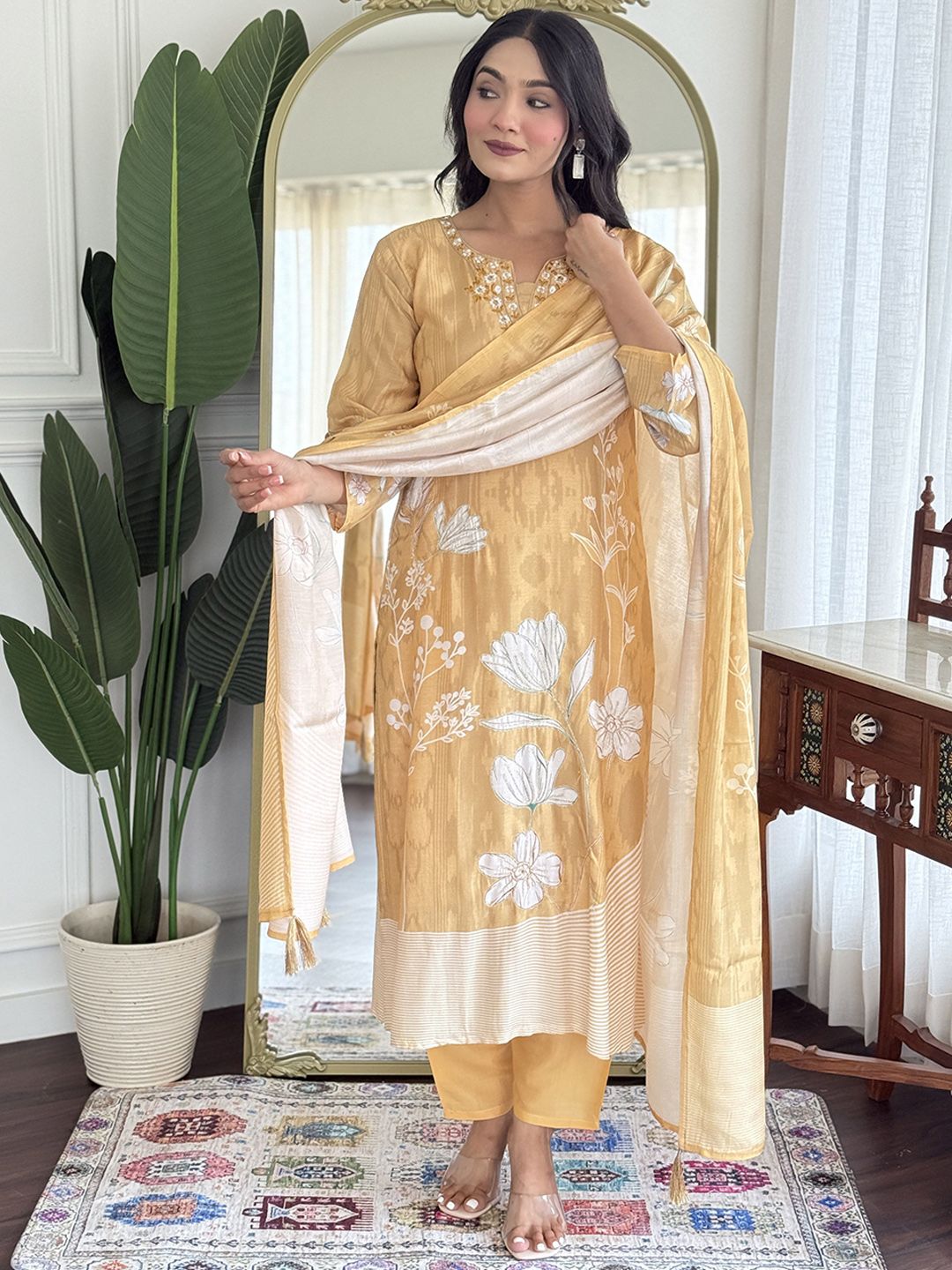 Siya Fashion Floral Embroidered Notch-Neck Kurta With Trousers & Dupatta