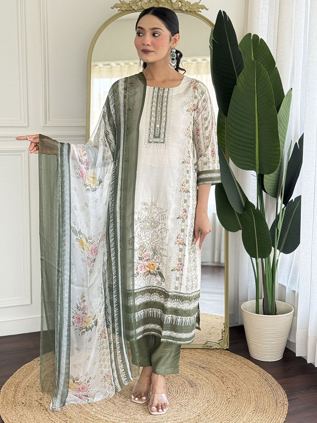 Siya Fashion Women Floral Embroidered Regular Sequinned Kurta with Trousers & Dupatta