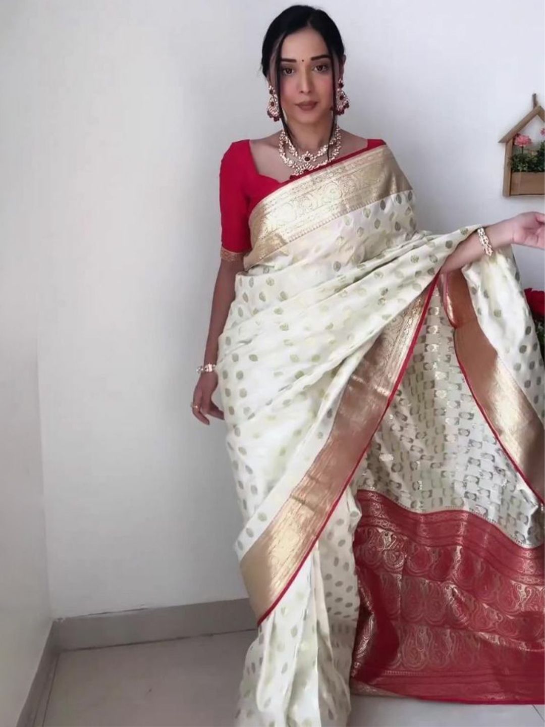 VILLE FASHION Ethnic Motif Woven Design Zari Banarasi Saree-picture-30