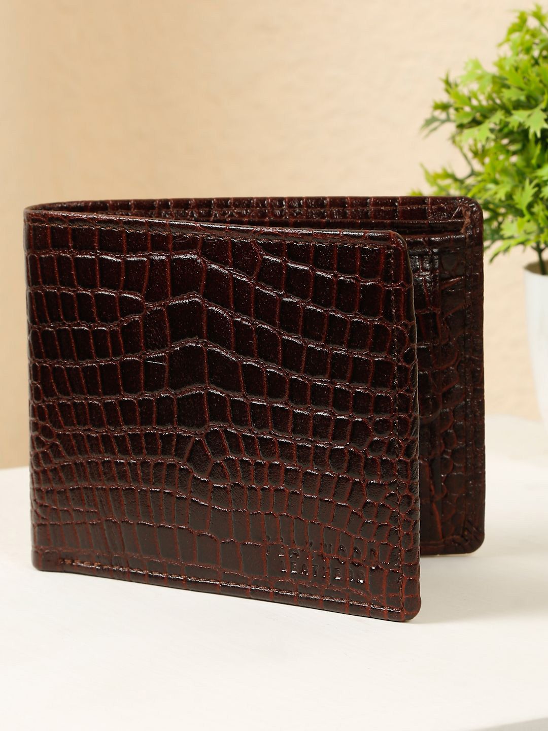 Teakwood Leathers Men Textured Leather Two Fold Wallet-picture-33