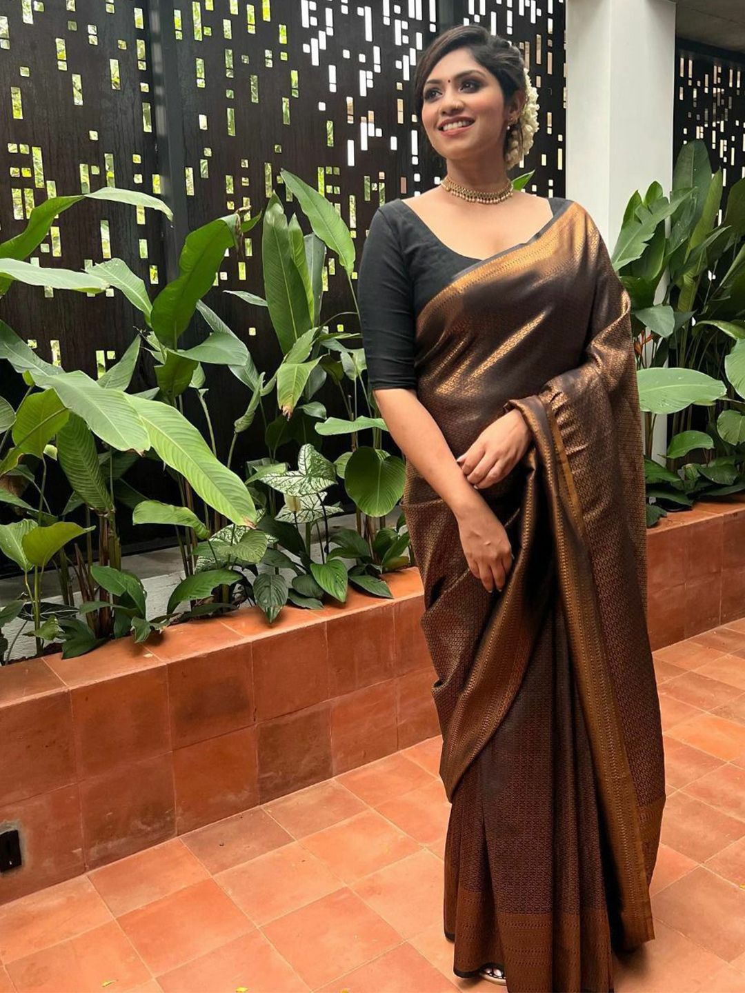 VILLE FASHION Women Woven Design Zari Sarees-picture-21