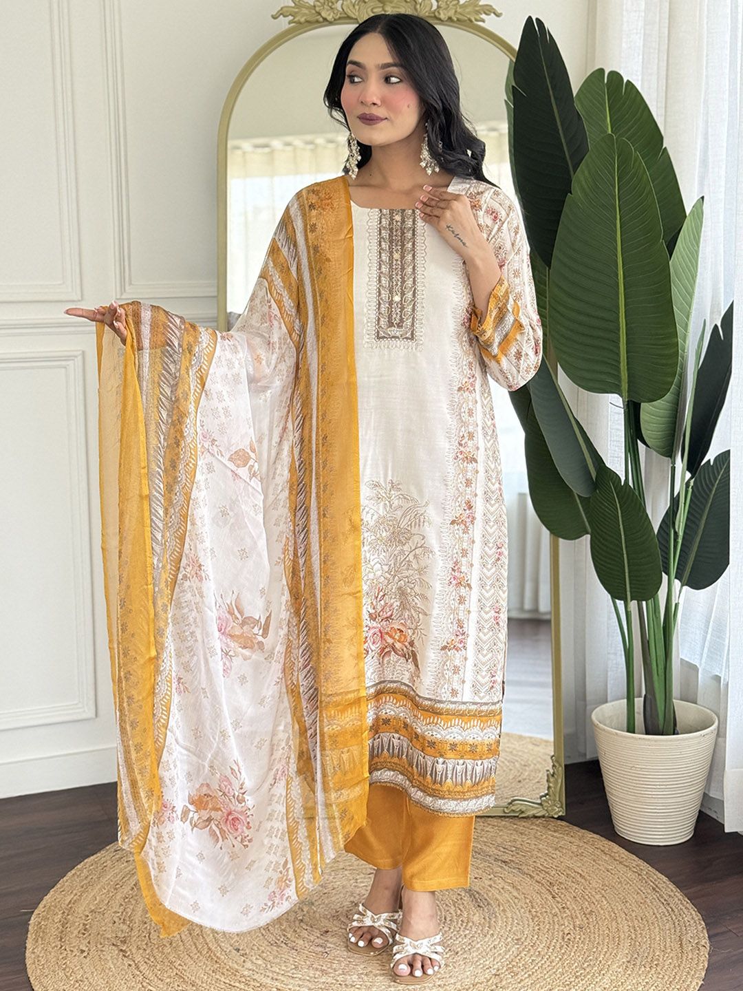 Siya Fashion Women Floral Embroidered Round Neck Kurta with Trousers & With Dupatta