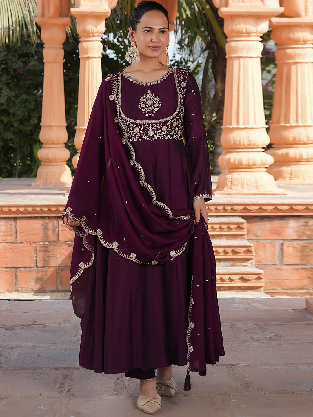 Siya Fashion Women Floral Embroidered Regular Sequinned Kurta with Trousers & Dupatta