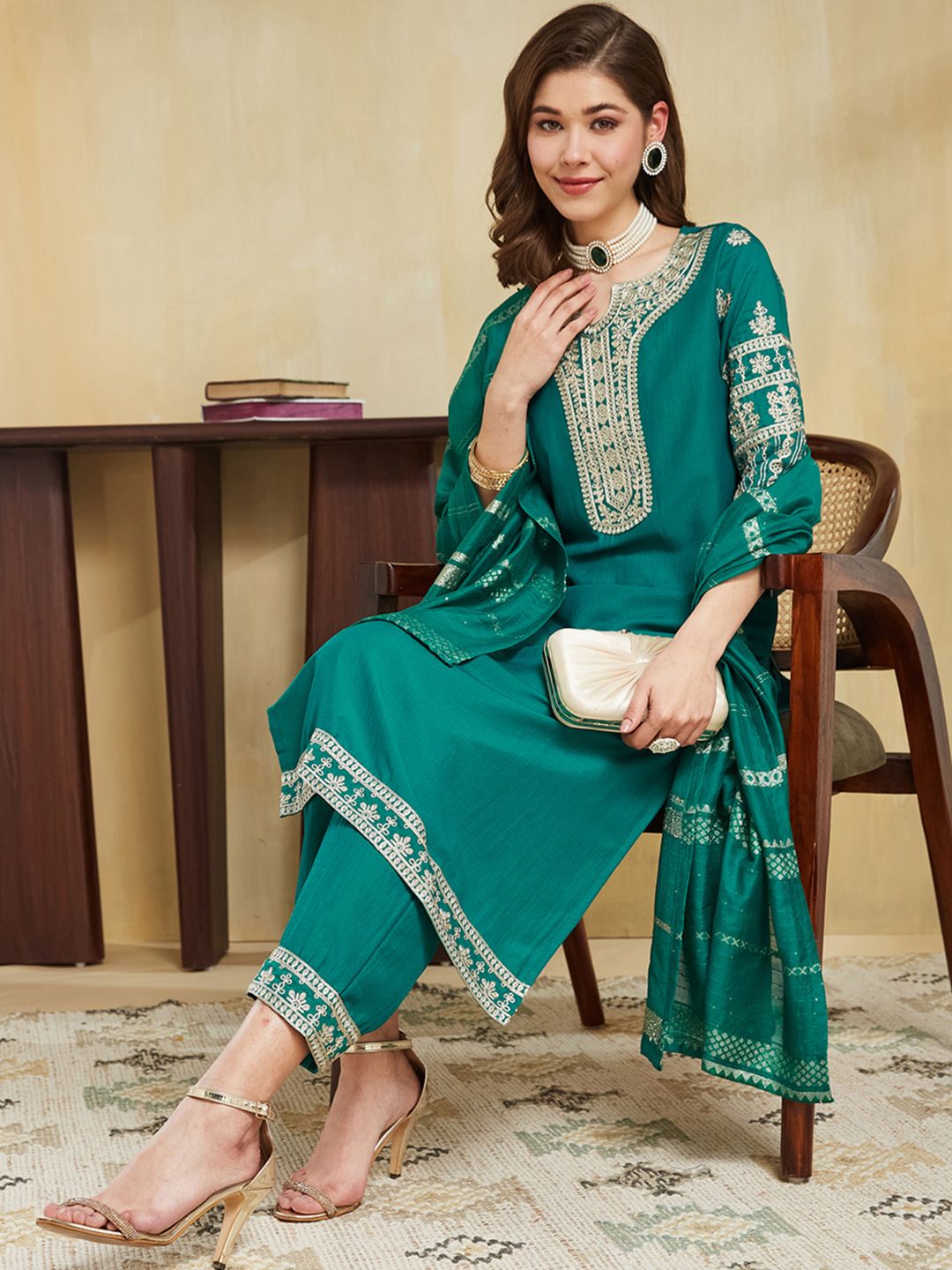 SKYLEE Women Floral Embroidered Kurta with Trousers & Dupatta