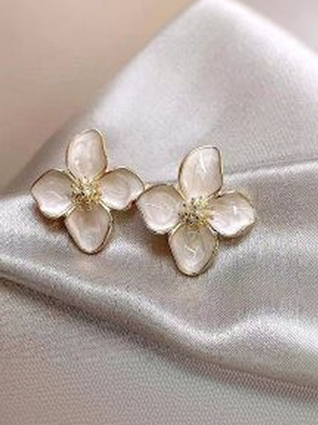 Just Lil Things Floral Studs Earrings-picture-24