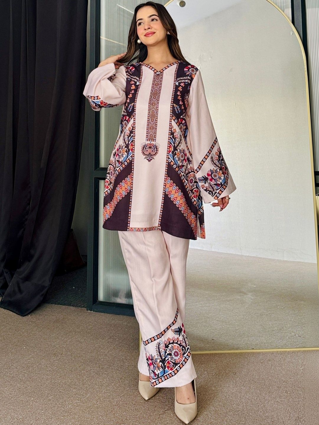 HOUSE OF AXI Printed V-Neck Tunic & Palazzos Co-Ords-picture-30