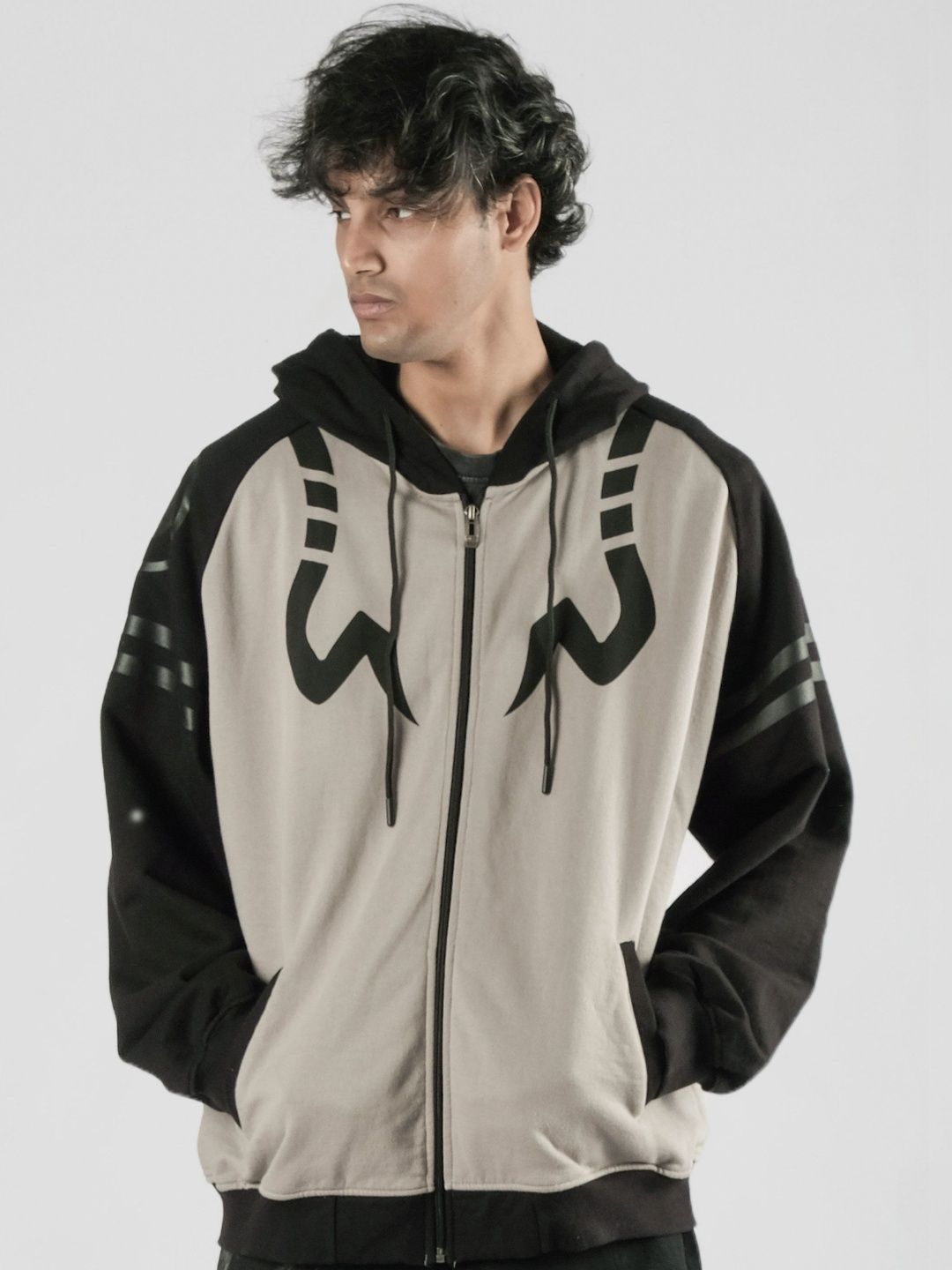 COMICSENSE Men Colourblocked Hooded Sweatshirt-picture-11