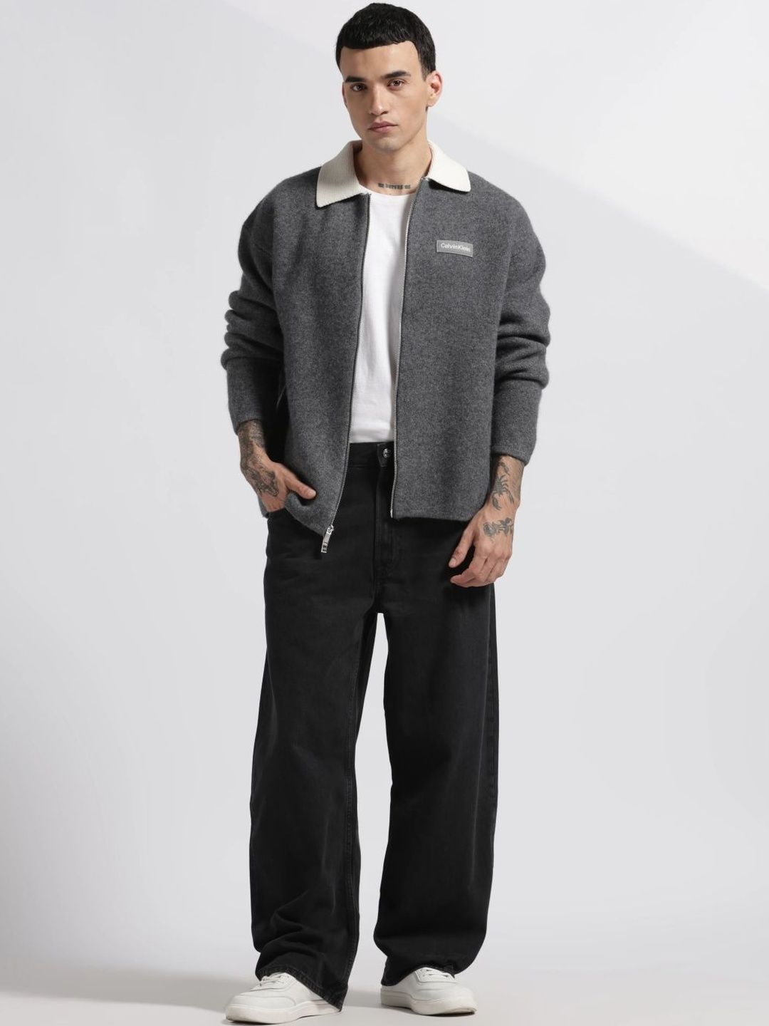 Calvin Klein Jeans Men Relaxed Fit Mid-Rise Jeans-picture-23