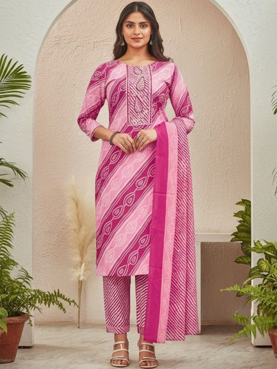 BAMSOM WEAR Women Leheriya Printed Regular Thread Work Kurta with Trousers & With Dupatta