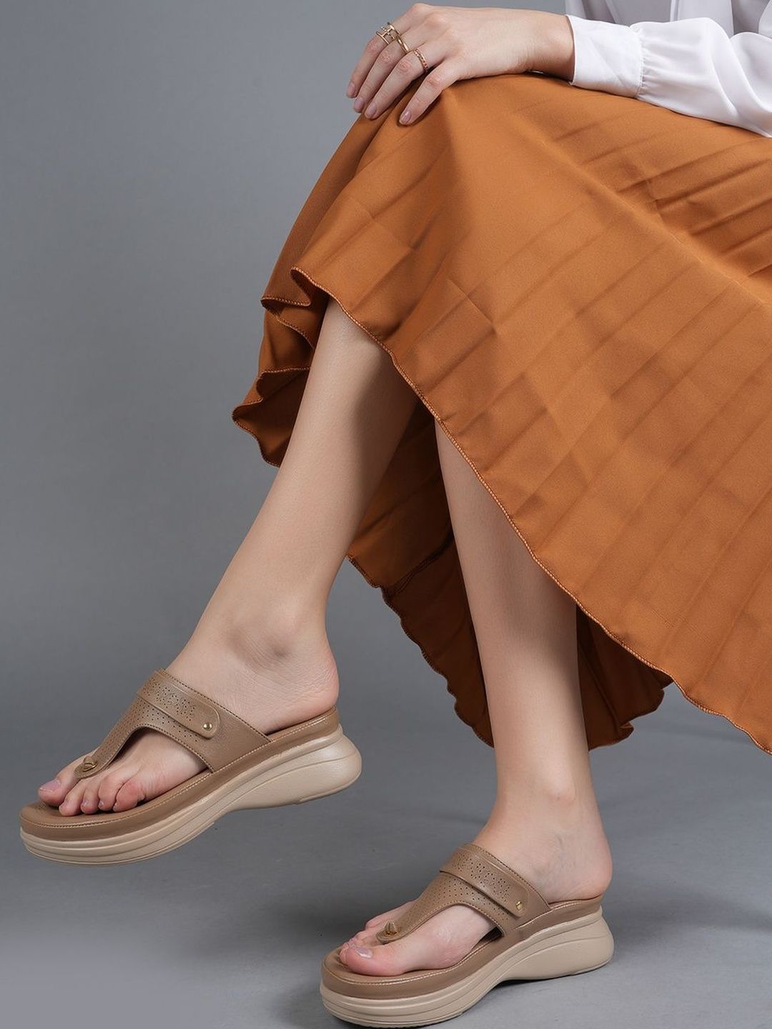 The Roadster Lifestyle Co Women Round Toe Laser Cut Platform-Heeled Sandals-picture-10