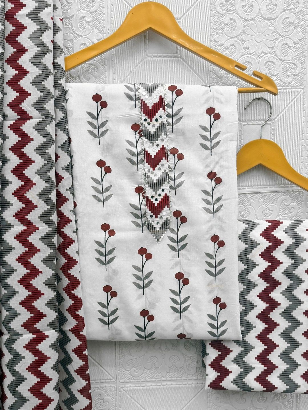 FashionsEye Printed Unstitched Dress Material