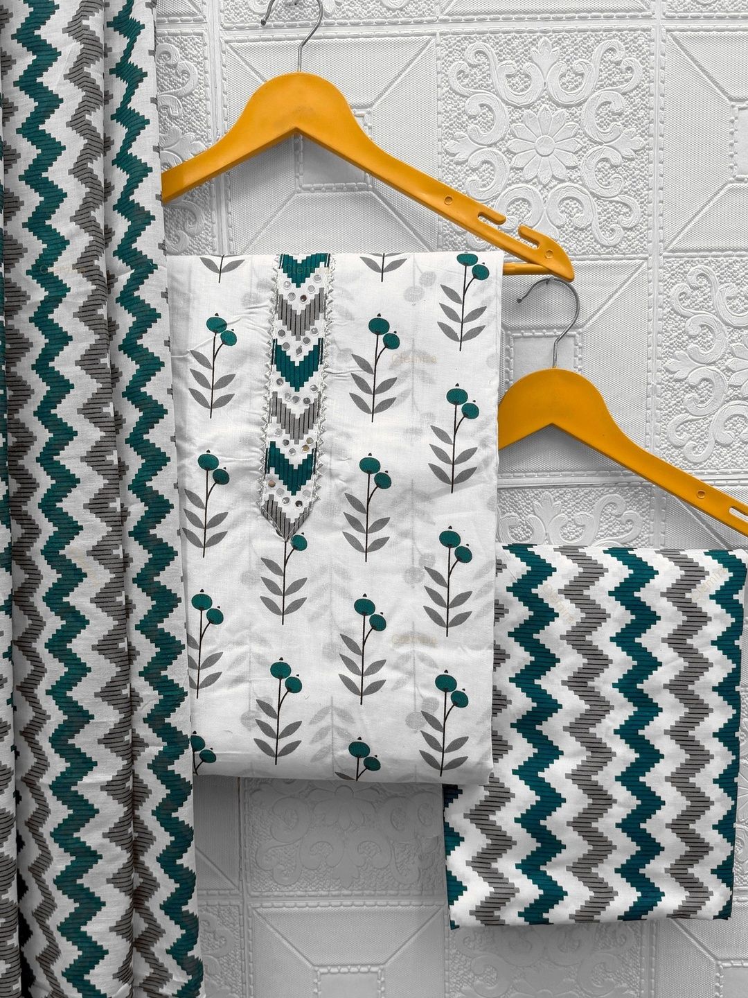 FashionsEye Printed Pure Cotton Unstitched Dress Material