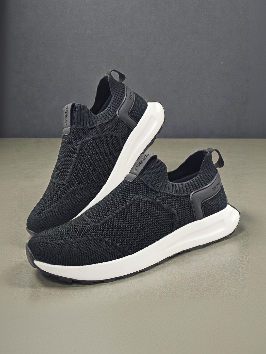 TRV Men Textured Slip-On Sneakers-picture-26