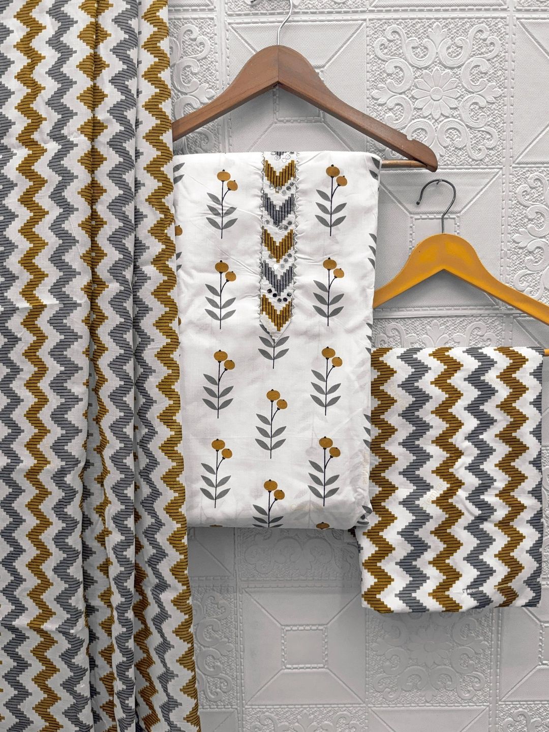 FashionsEye Printed Pure Cotton Unstitched Dress Material