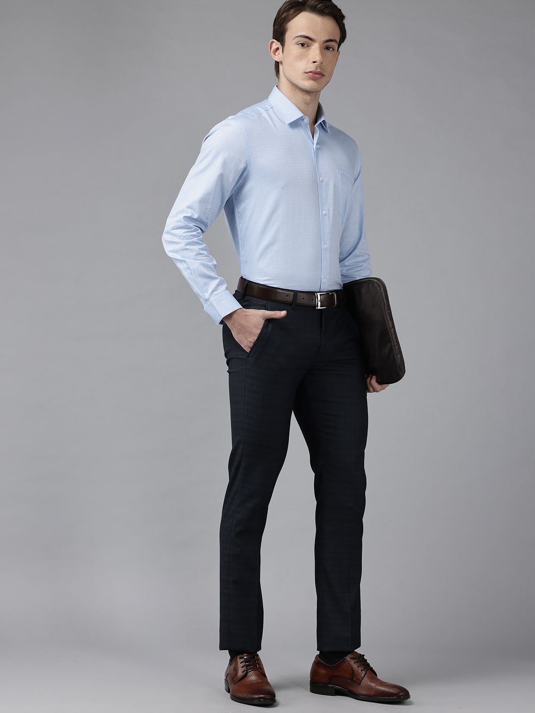 Arrow Geometric Self Design Slim Fit Cutaway Collar Manhattan Pure Cotton Formal Shirt-picture-20