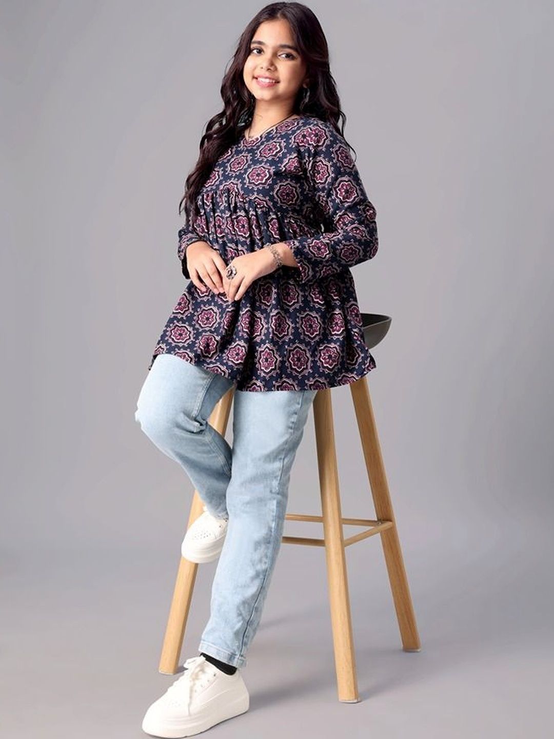 Aarya Designer Ethnic Motifs Printed V-Neck Pure Cotton Empire Kurti-picture-22