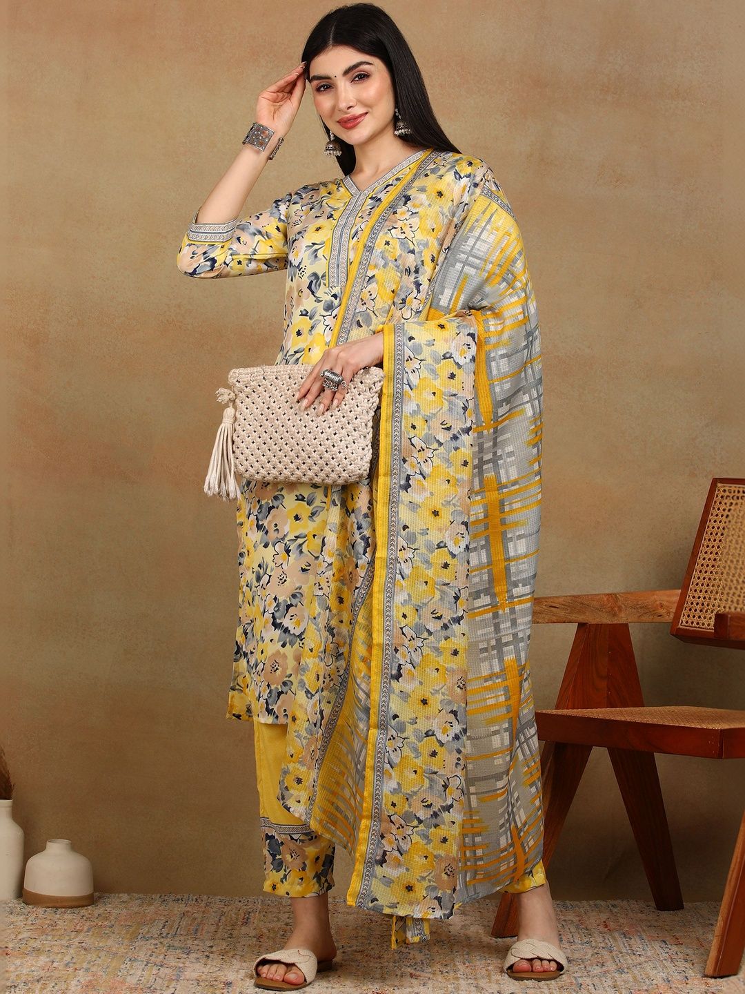 Moda Rapido Women Floral Printed Regular Kurta with Trousers & With Dupatta-picture-31