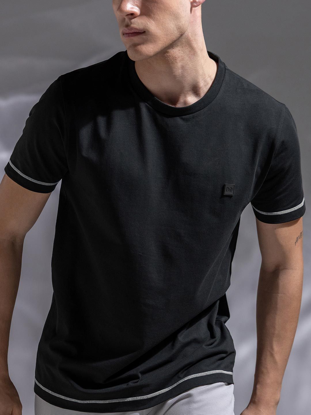DAMENSCH Men Solid Premium Cotton Contrast Stitch Regular Fit T-Shirt