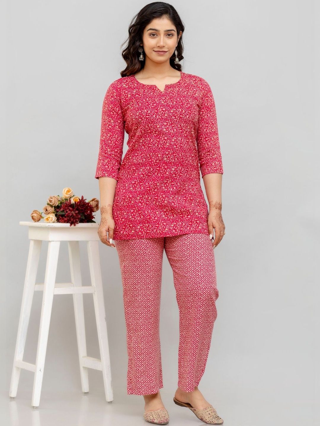 VOGUENIYA Printed V-Neck Three Fourth Sleeves Tunic With Trouser Co-Ords-picture-21