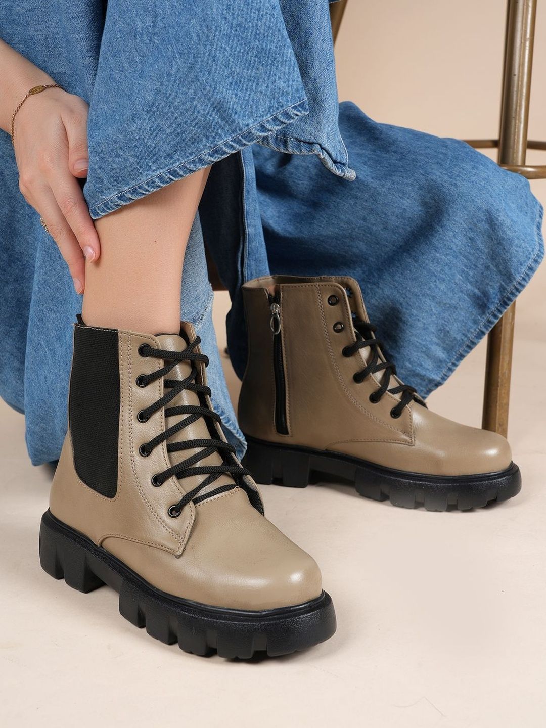 The Roadster Lifestyle Co Women Round Toe Winter Boots-picture-53