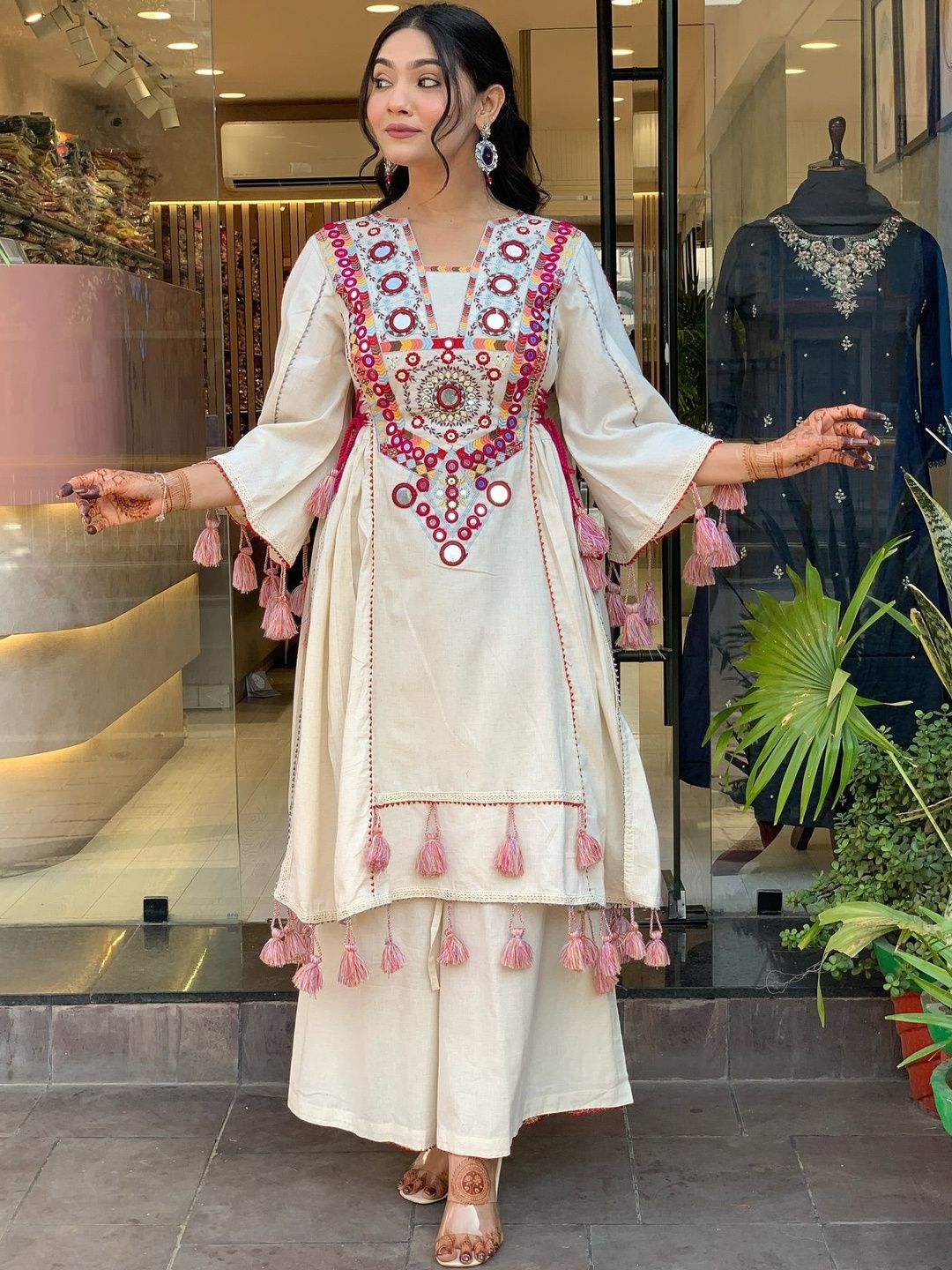 Vaidehi Fashion Embroidered Tunic With Palazzos Co-Ords-picture-27