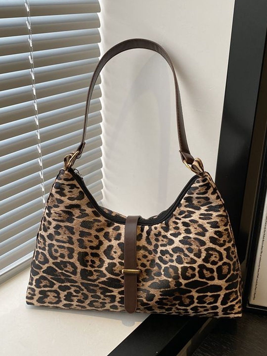 StyleCast x Revolte Animal Printed PU Bucket Hobo Bag-picture-48