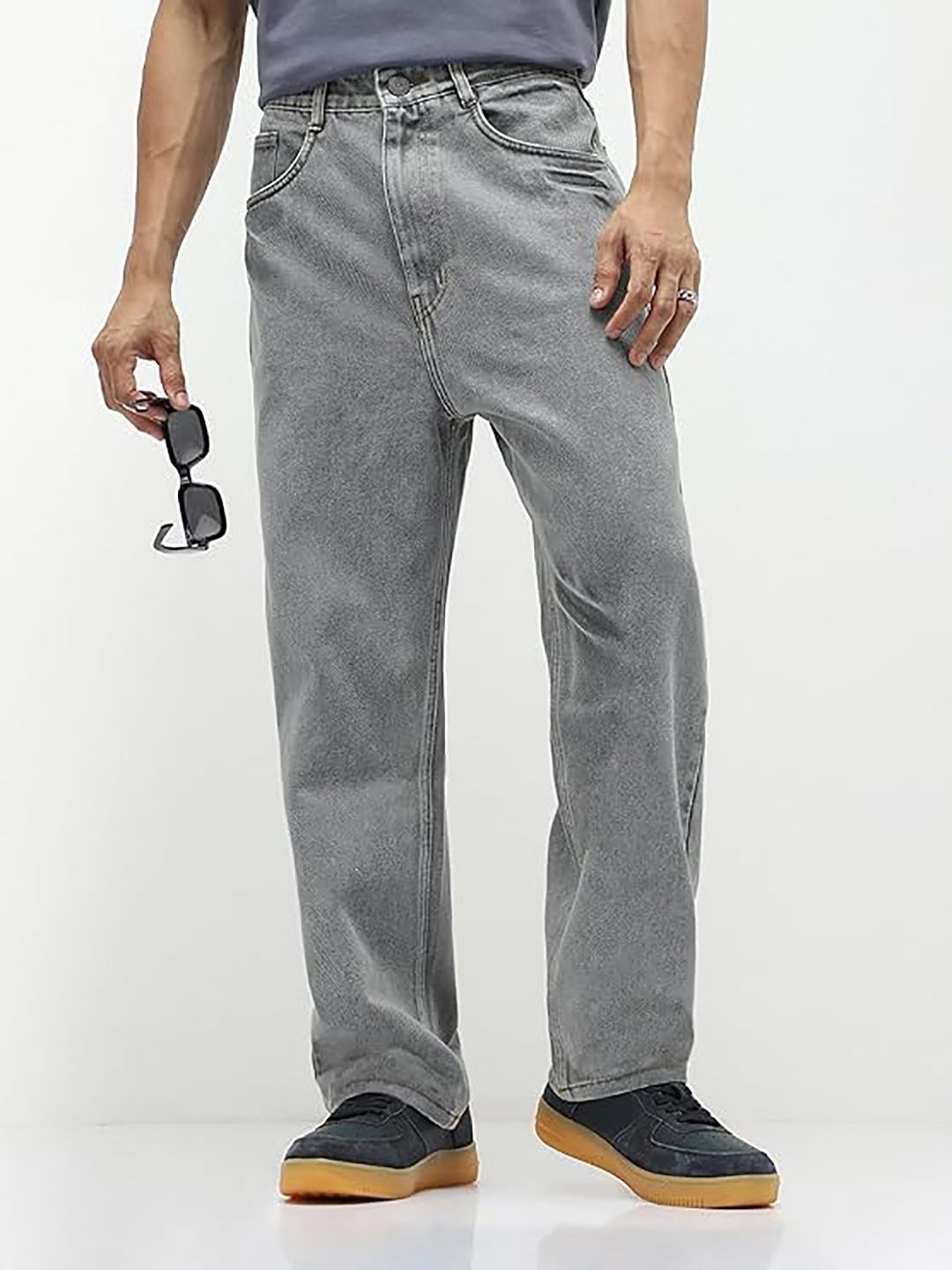 UNITED DENIM Men Loose Mid-Rise Light Fade Stretchable Jeans-image-16