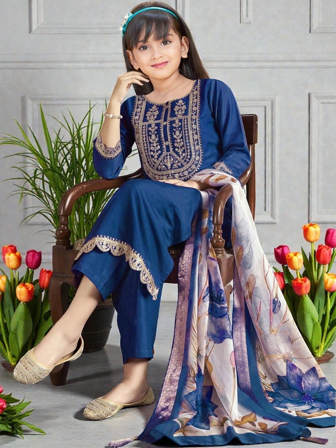 Vetrokart Girls Ethnic Motifs Embroidered Regular Thread Work Kurta with Trousers & With Dupatta-picture-12