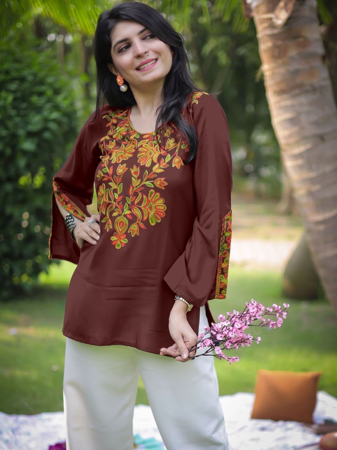 Youthnic Floral Embroidered V-Neck Flared Sleeves Thread Work Thread Work Kurti-picture-43
