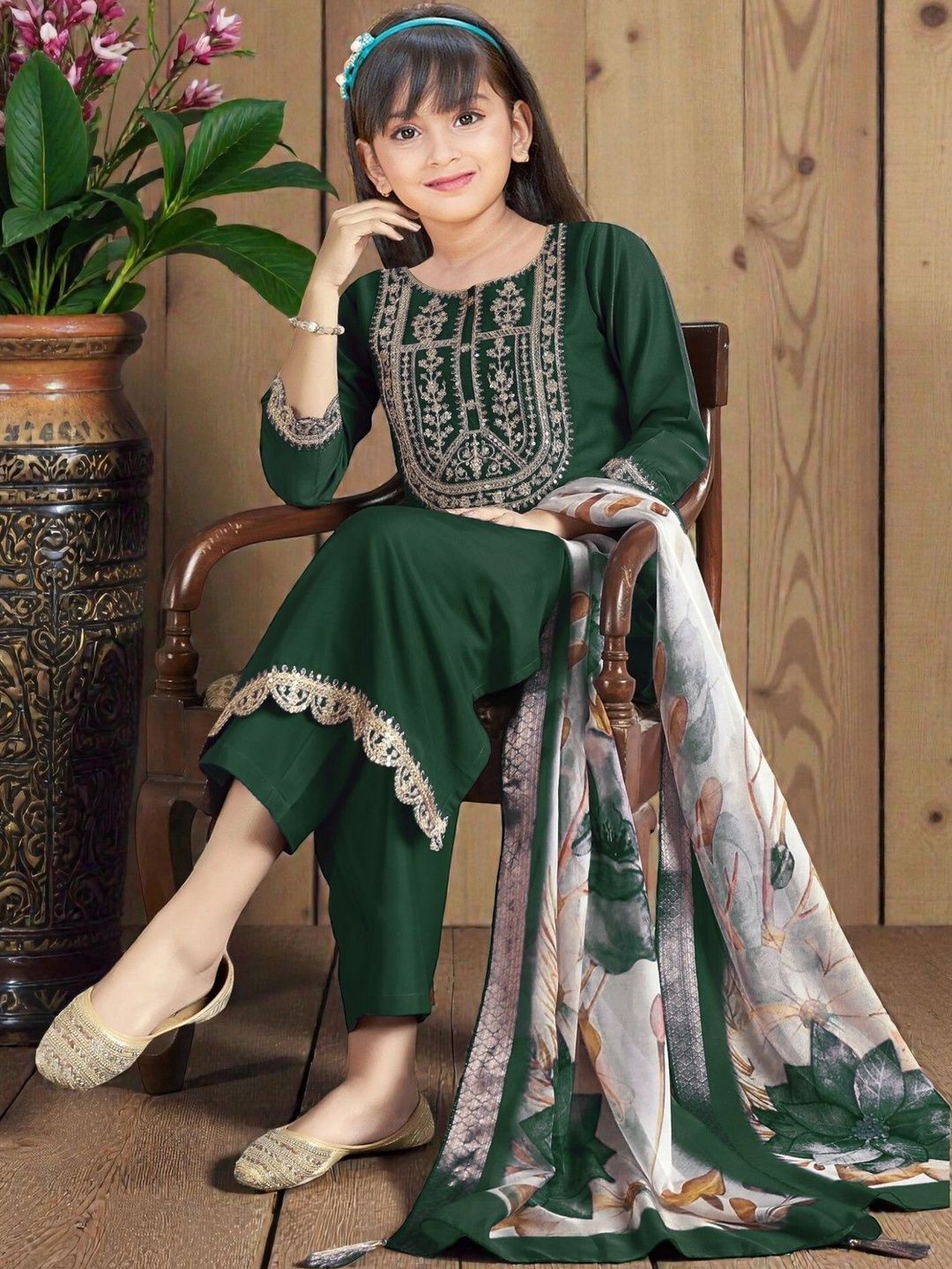 Vetrokart Girls Ethnic Motifs Embroidered Regular Thread Work Kurta with Trousers & With Dupatta-picture-33