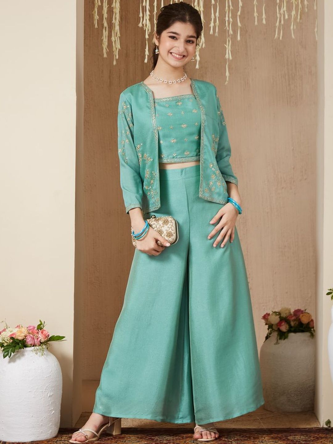 CurlyTales Girls Ethnic Motifs Embroidered Regular Thread Work Kurta with Palazzos-picture-28