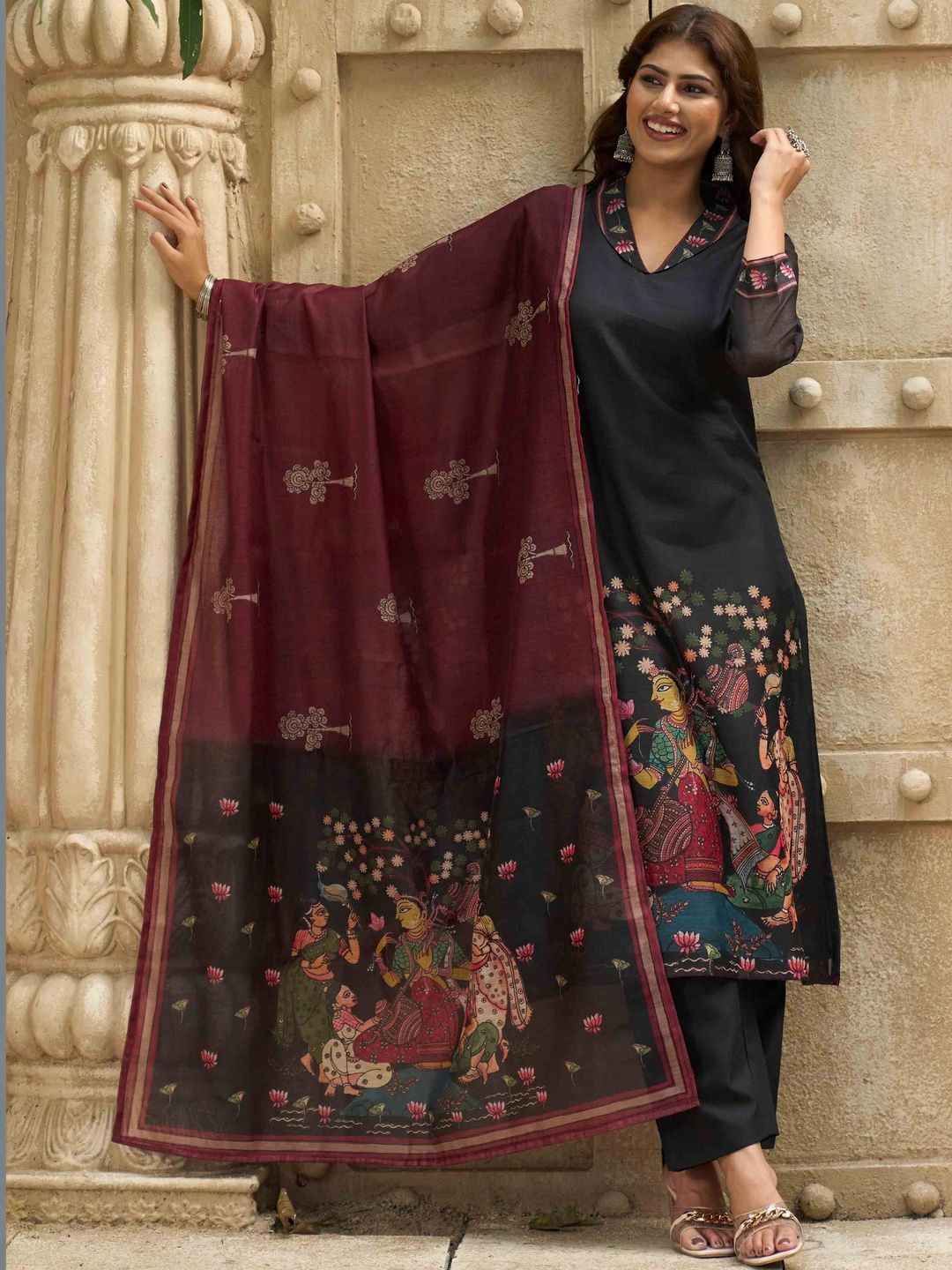 Ekana Women Kalamkari Printed Pichwai V- Neck Kurta with Trousers With Dupatta-image-48