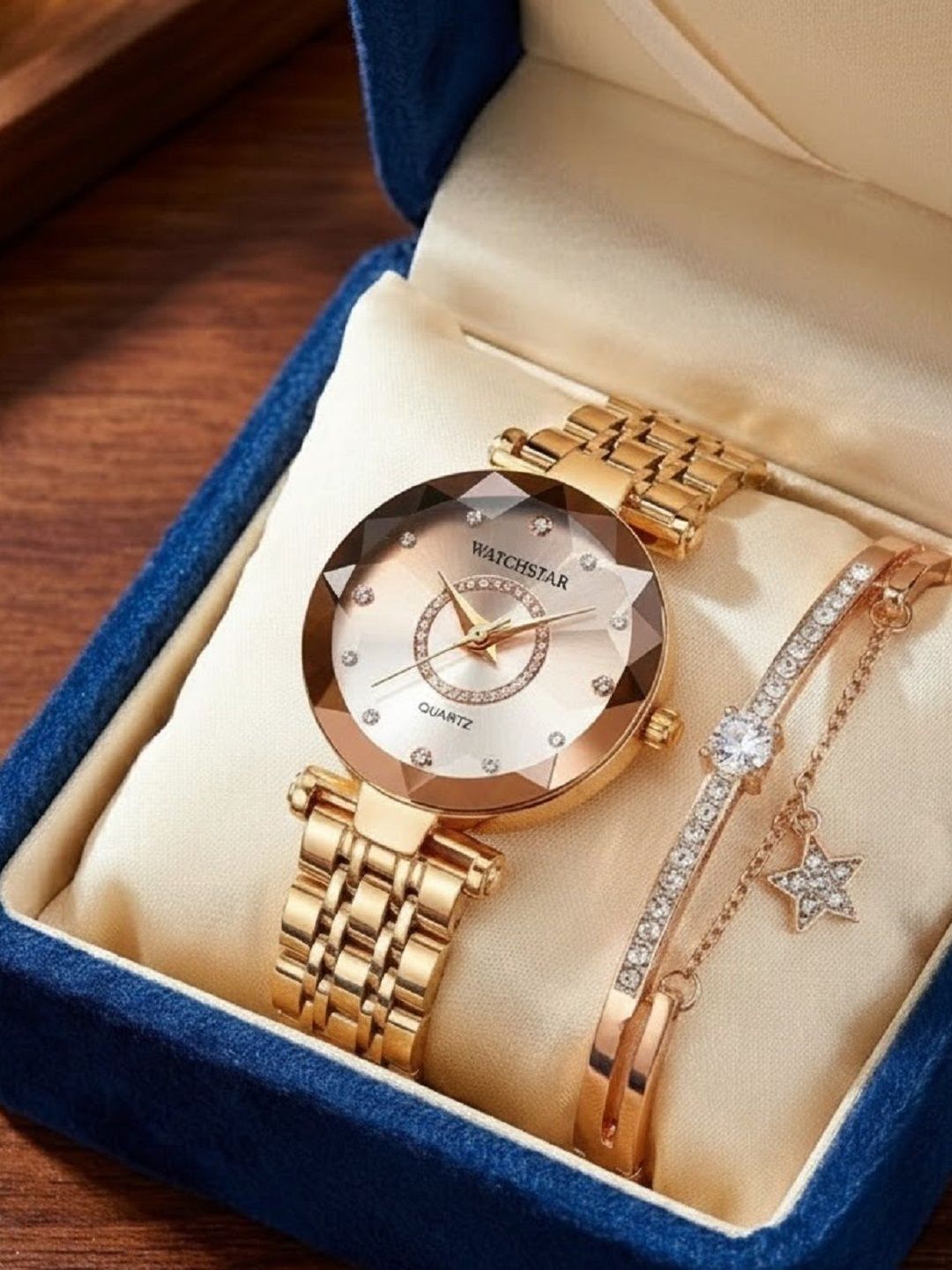 WATCHSTAR Women Embellished Dial & Stainless Steel Bracelet Style Straps Analogue Watch Silver Berry&star-picture-34