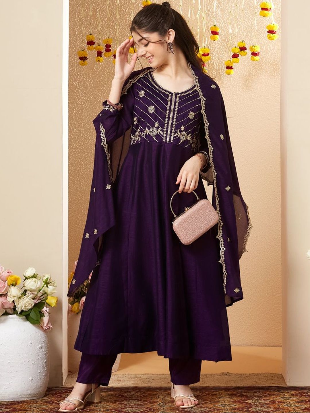 CurlyTales Girls Floral Embroidered Regular Kurta with Trousers & With Dupatta