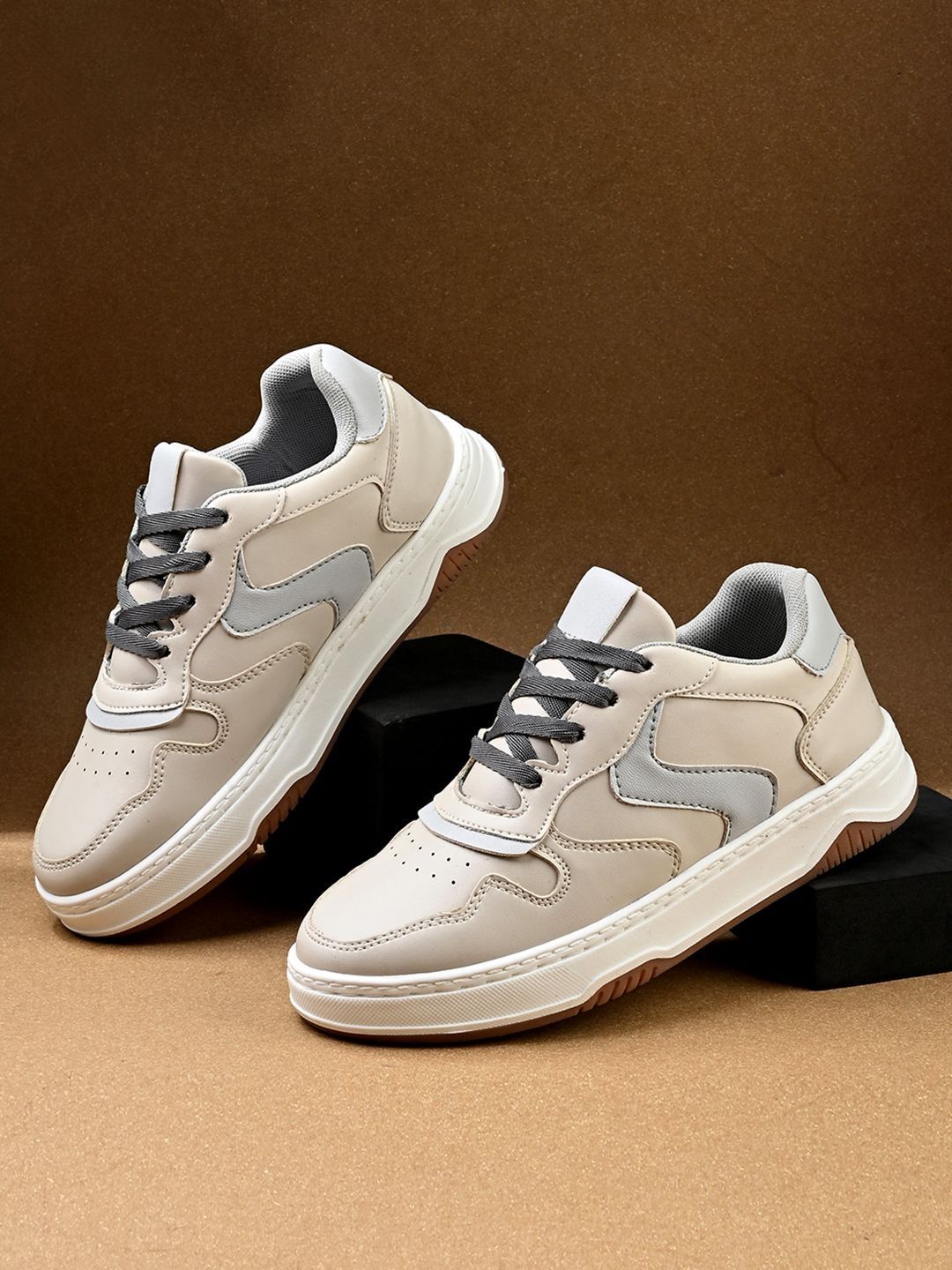The Roadster Lifestyle Co Women Round Toe Lightweight Lace-Up Casual Sneakers-image-44