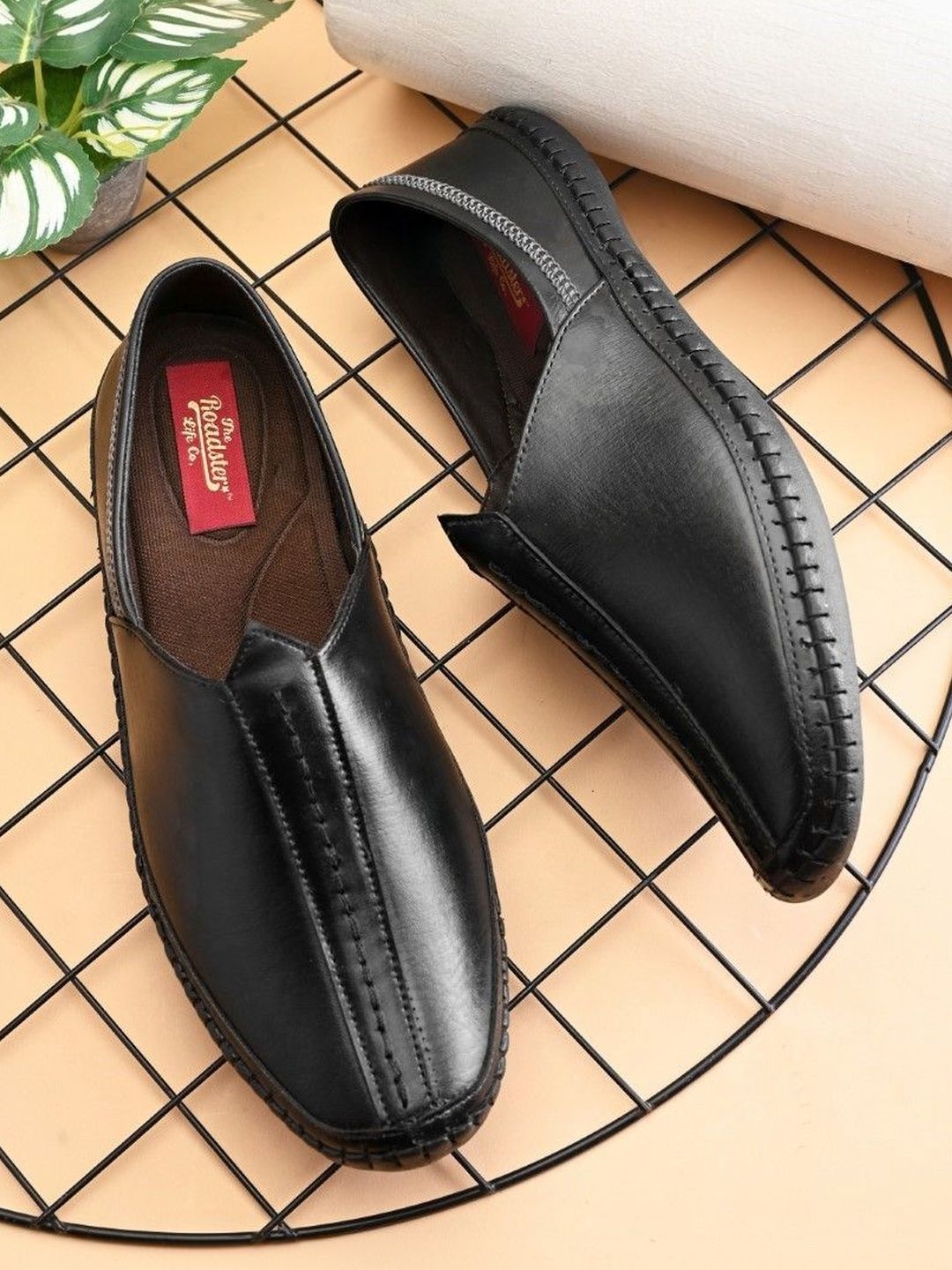 The Roadster Lifestyle Co Men Round Toe Lightweight Slip-On Mojari Loafers-picture-14