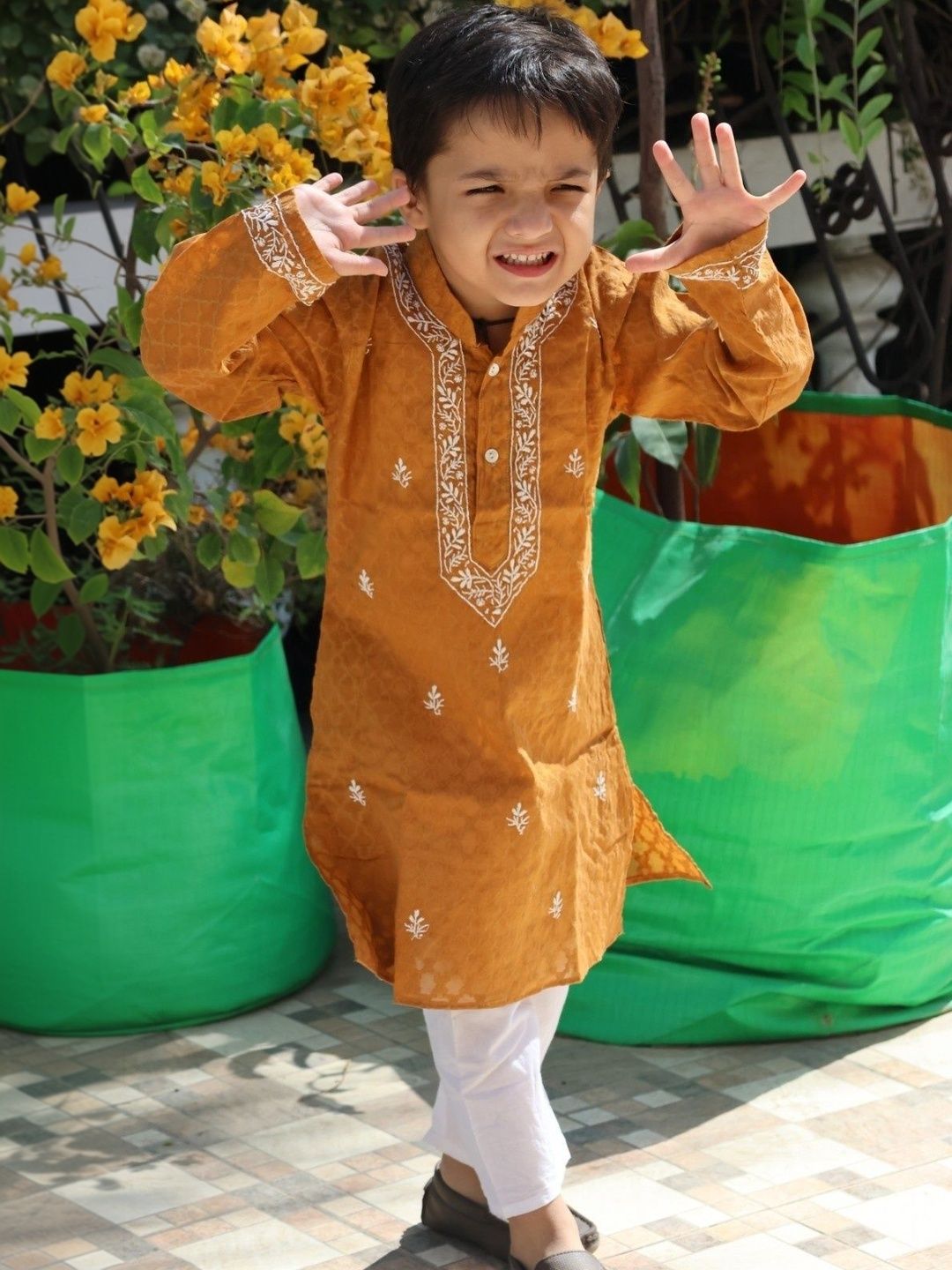 The Chikankari Raasaah Boys Ethnic Motifs Regular Thread Work Pure Cotton Kurta with Pyjamas-picture-32