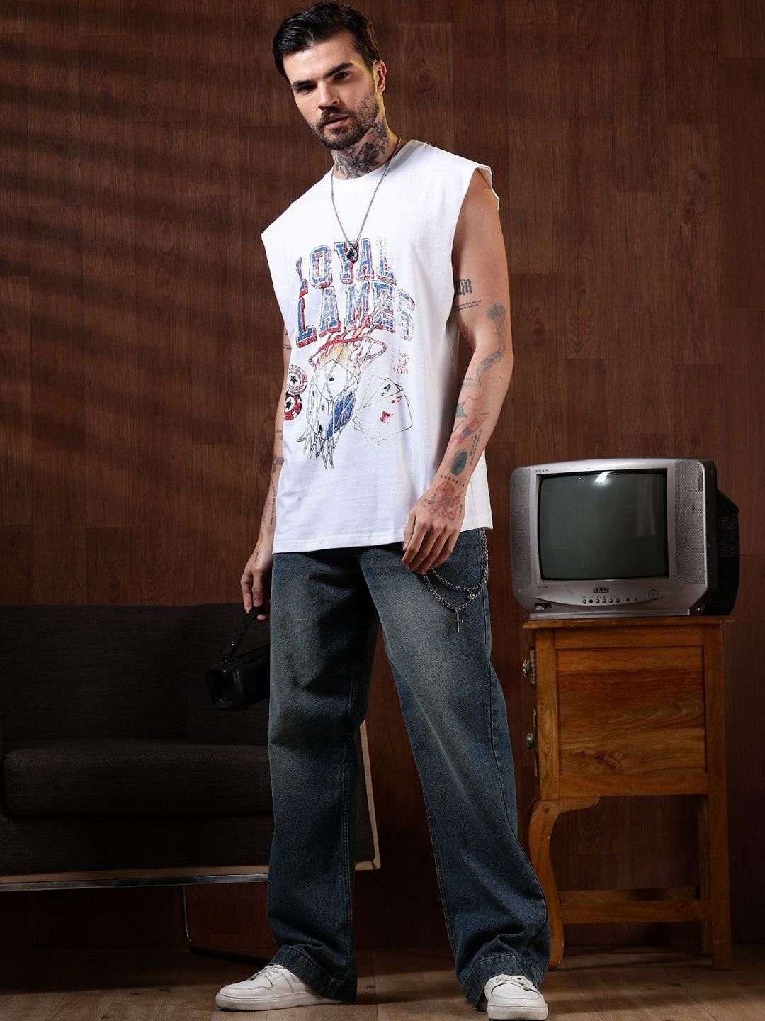 Eszett Men Mid-Rise Light Fade Jeans-picture-40